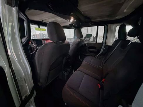 Used 2023 Jeep Wrangler Unlimited Rubicon w/ Cold Weather Group AWD/4WD image 9