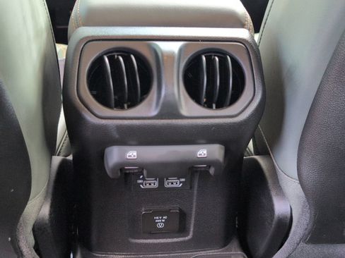 Used 2025 Jeep Gladiator Mojave AWD/4WD image 17