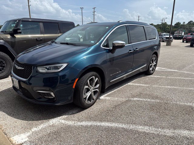 Used 2023 Chrysler Pacifica Pinnacle w/ Trailer Tow Group AWD/4WD image 1