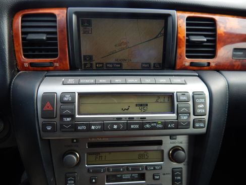 Used 2005 Lexus SC 430 Convertible w/ Preferred Accessory Pkg image 26