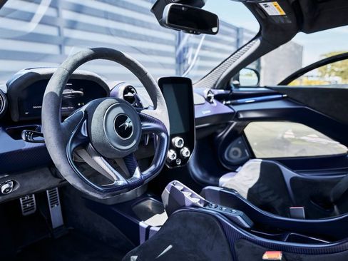 Used 2019 McLaren Senna RWD image 2