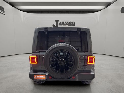 Used 2025 Jeep Wrangler Unlimited Sahara AWD/4WD image 3