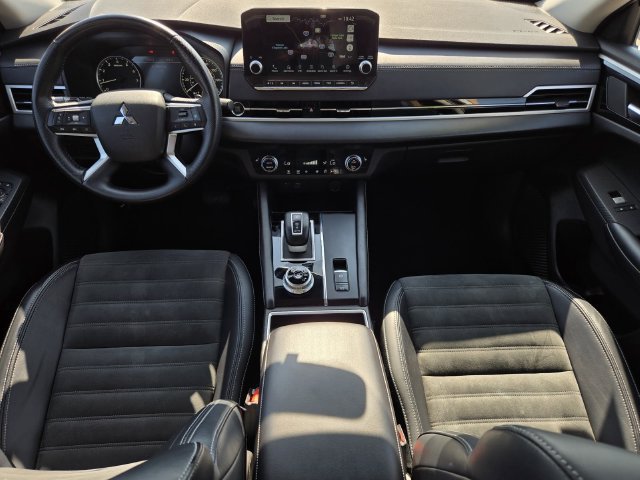 Used 2023 Mitsubishi Outlander SE FWD image 16