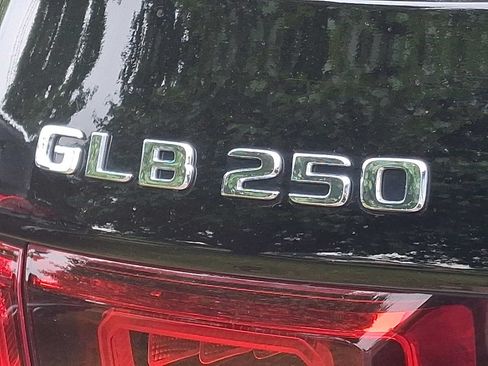 Certified 2023 Mercedes-Benz GLB 250 4MATIC image 29