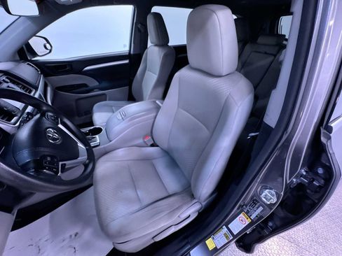 Used 2018 Toyota Highlander LE image 14