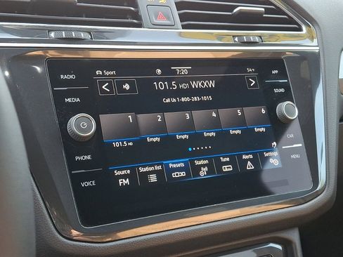 Used 2022 Volkswagen Tiguan SE AWD/4WD image 18