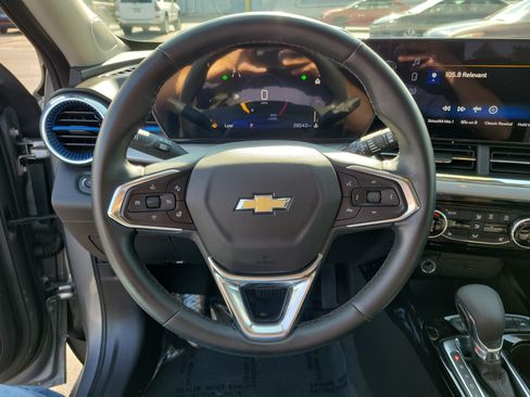 Used 2025 Chevrolet Trax LT w/ Driver Confidence Package FWD image 22