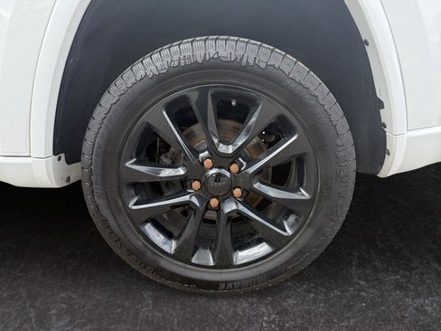 Used 2020 Jeep Grand Cherokee Altitude image 28