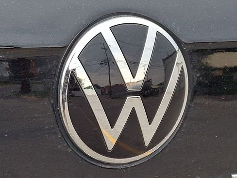 Used 2022 Volkswagen Tiguan SE AWD/4WD image 11