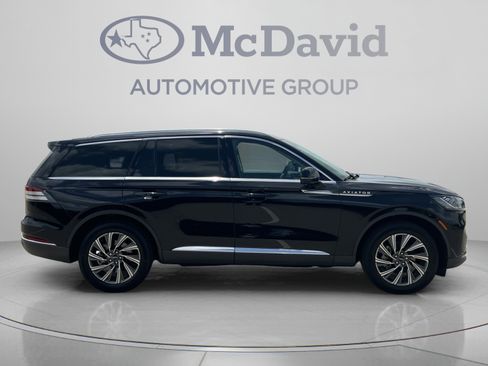 Certified 2025 Lincoln Aviator AWD image 8