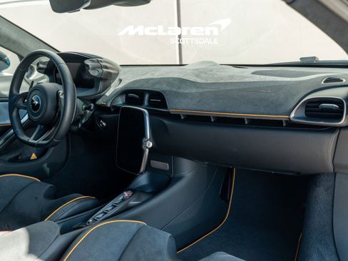 Used 2023 McLaren Artura image 28