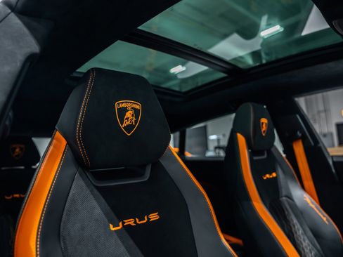 Used 2024 Lamborghini Urus Performante AWD/4WD image 26
