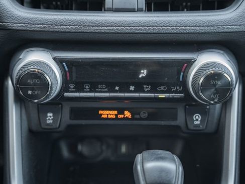 Used 2021 Toyota RAV4 XLE AWD/4WD image 28