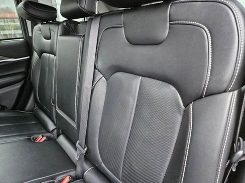 Used 2023 Jeep Grand Cherokee Limited w/ Luxury Tech Group II image 19