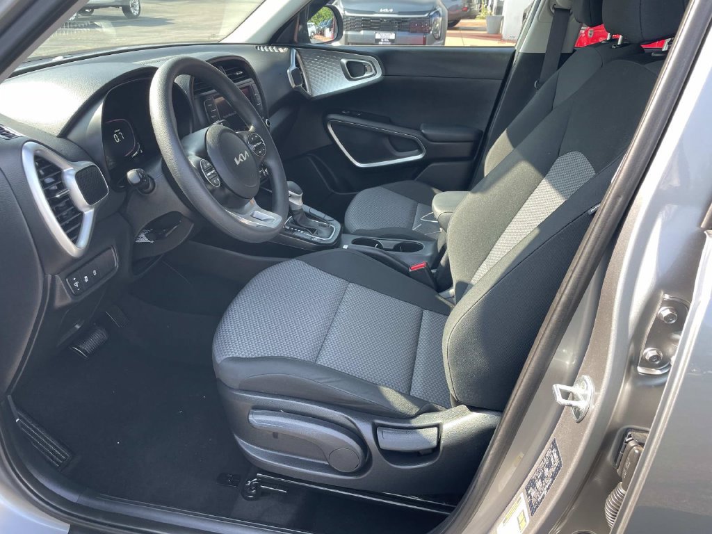 Used 2023 Kia Soul LX FWD image 17