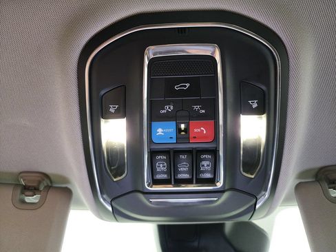 Used 2023 Jeep Grand Cherokee L Limited w/ Black Appearance Package AWD/4WD image 24