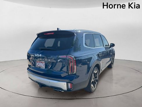 Certified 2024 Kia Telluride EX w/ EX Captain's Chair Package FWD image 4