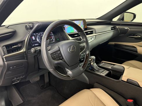 Used 2020 Lexus ES 350 Ultra Luxury w/ Accessory Package 2 image 4