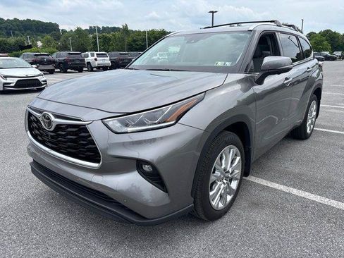 Certified 2025 Toyota Highlander Limited AWD/4WD image 1