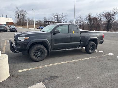 Used 2019 Toyota Tacoma SR image 2