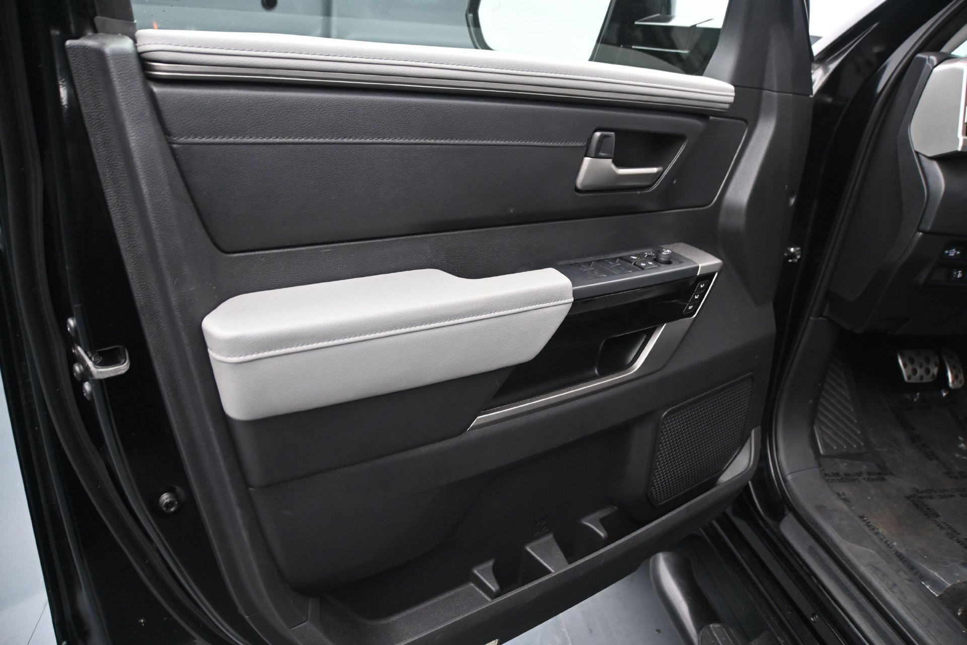 Used 2022 Toyota Tundra Limited AWD/4WD image 17