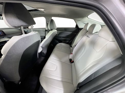 Used 2023 Hyundai Elantra Limited image 25