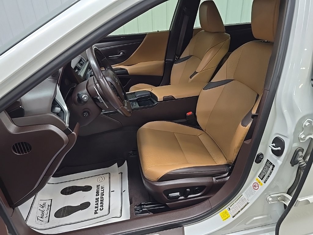 Used 2019 Lexus ES 300h w/ Premium Package FWD image 31
