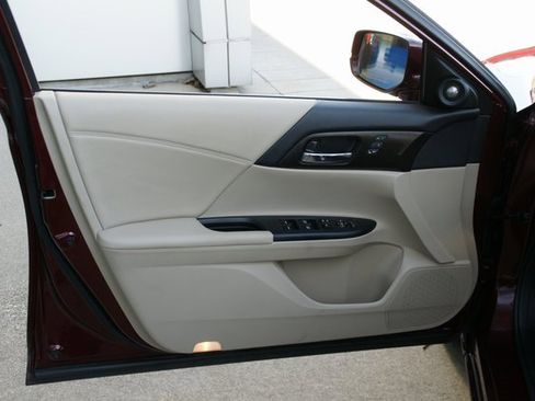 Used 2015 Honda Accord Touring image 11