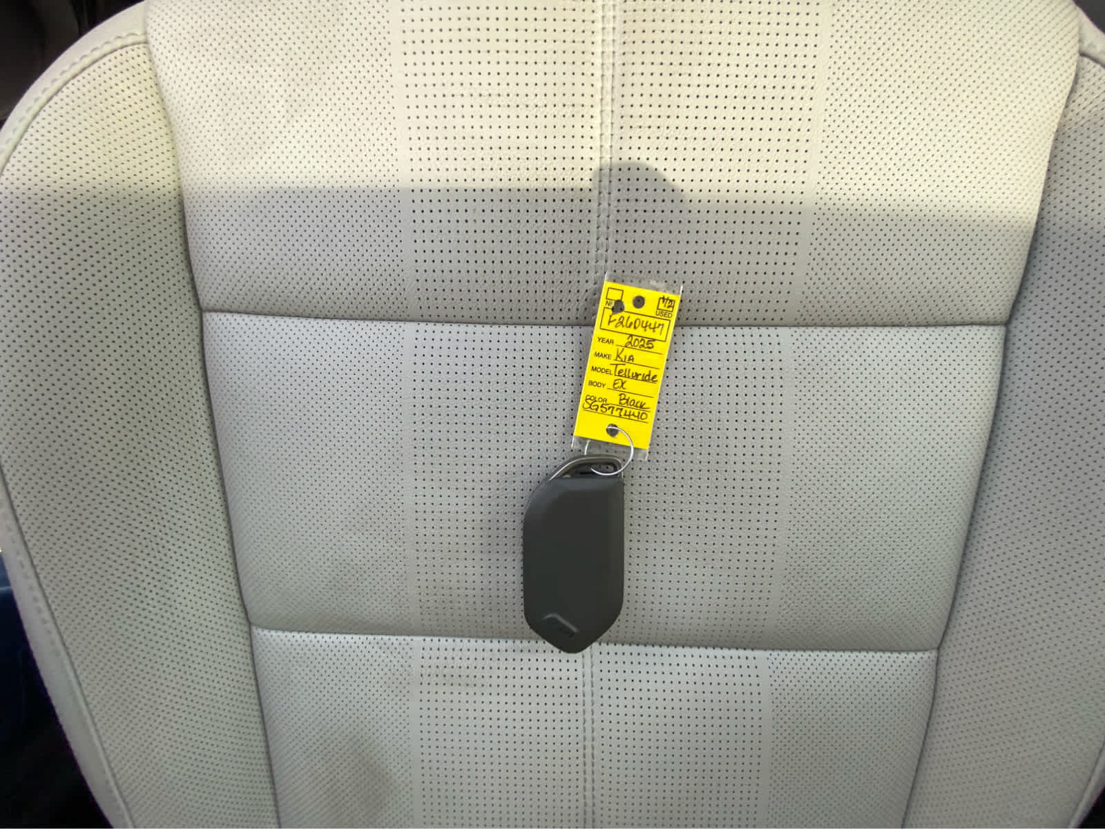 Used 2025 Kia Telluride EX w/ EX Captain's Chair Package FWD image 34
