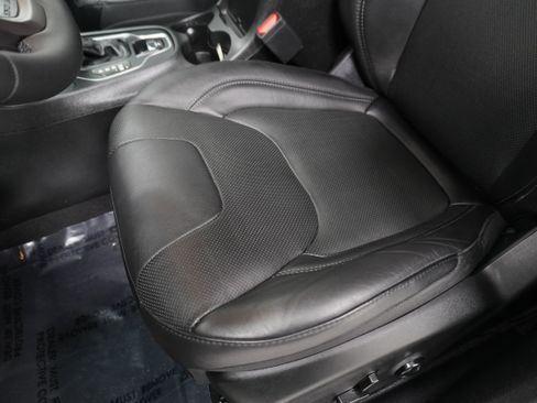 Used 2021 Jeep Cherokee Latitude Lux w/ Sun & Sound Group image 11