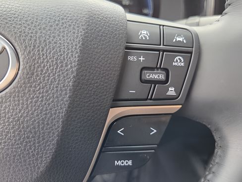 Used 2023 Toyota Crown AWD/4WD image 25
