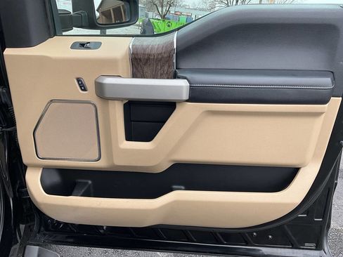 Used 2017 Ford F350 Lariat w/ Chrome Package image 36