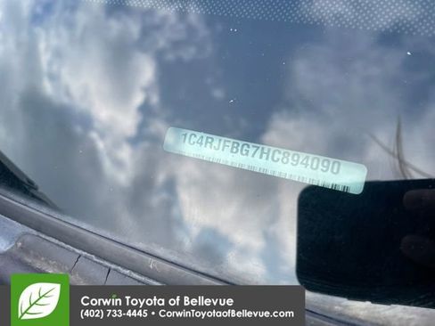 Used 2017 Jeep Grand Cherokee Limited w/ Luxury Group II image 30