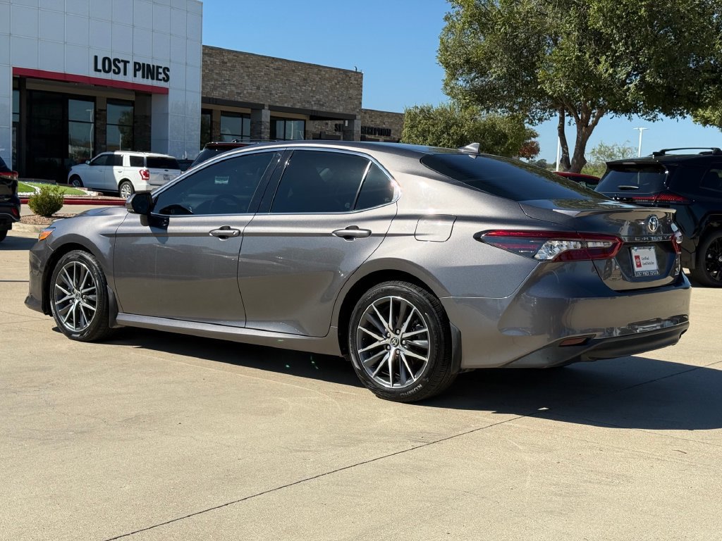 Certified 2021 Toyota Camry XLE FWD image 3