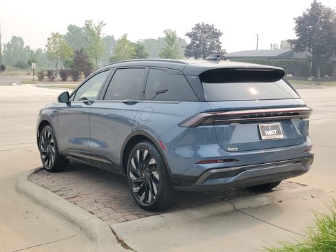 New 2026 Lincoln Nautilus Reserve w/ Jet Appearance Package AWD/4WD image 3
