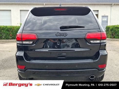 Used 2019 Jeep Grand Cherokee Altitude AWD/4WD image 6