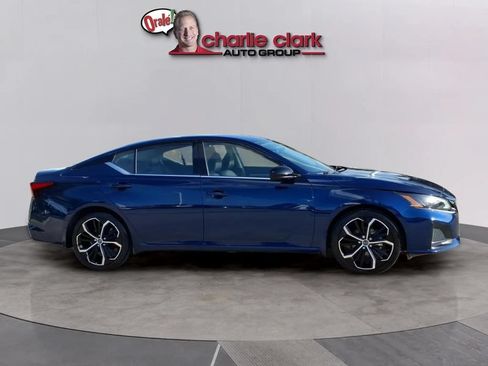 Used 2024 Nissan Altima 2.5 SR FWD image 7