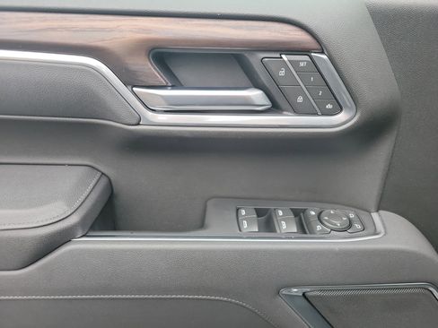Used 2025 GMC Sierra 1500 SLT image 7