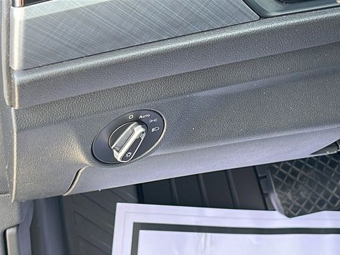 Used 2024 Volkswagen Jetta SE image 13