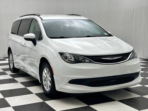 Certified 2021 Chrysler Voyager Lxi FWD image 2