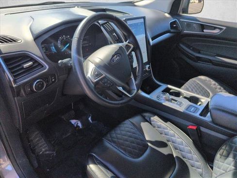 Used 2024 Ford Edge Titanium image 10