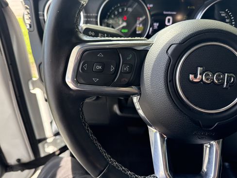 Used 2022 Jeep Wrangler Unlimited Sahara w/ Cold Weather Group AWD/4WD image 20