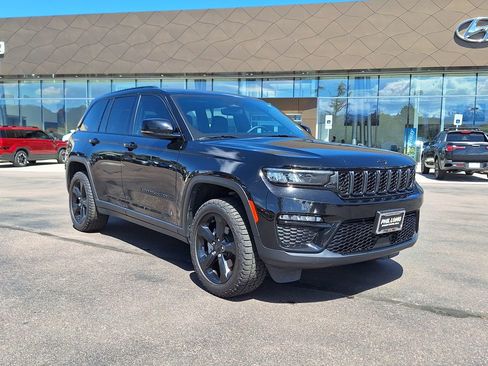 Used 2024 Jeep Grand Cherokee Limited w/ Black Appearance Package AWD/4WD image 1