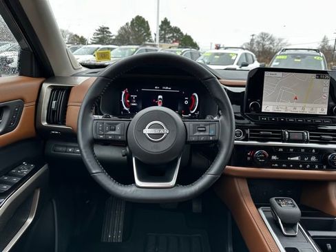 Certified 2024 Nissan Pathfinder Platinum image 16