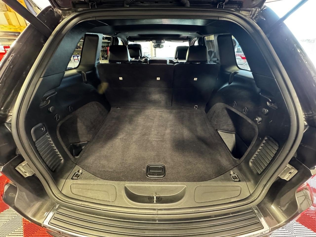 Used 2020 Jeep Grand Cherokee Limited AWD/4WD image 11
