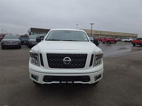 Used 2018 Nissan Titan PRO-4X w/ Pro-4x Utility Package image 3