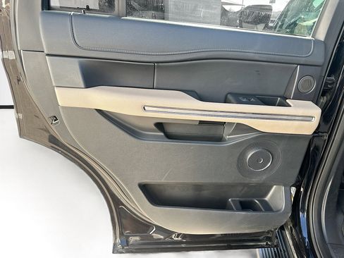Used 2024 Ford Expedition Limited image 27