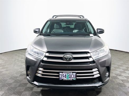 Used 2018 Toyota Highlander XLE w/ Carpet Mat Package (TMS) image 3