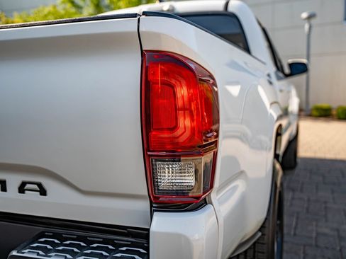 Used 2018 Toyota Tacoma SR w/ SR Convenience Package RWD image 15