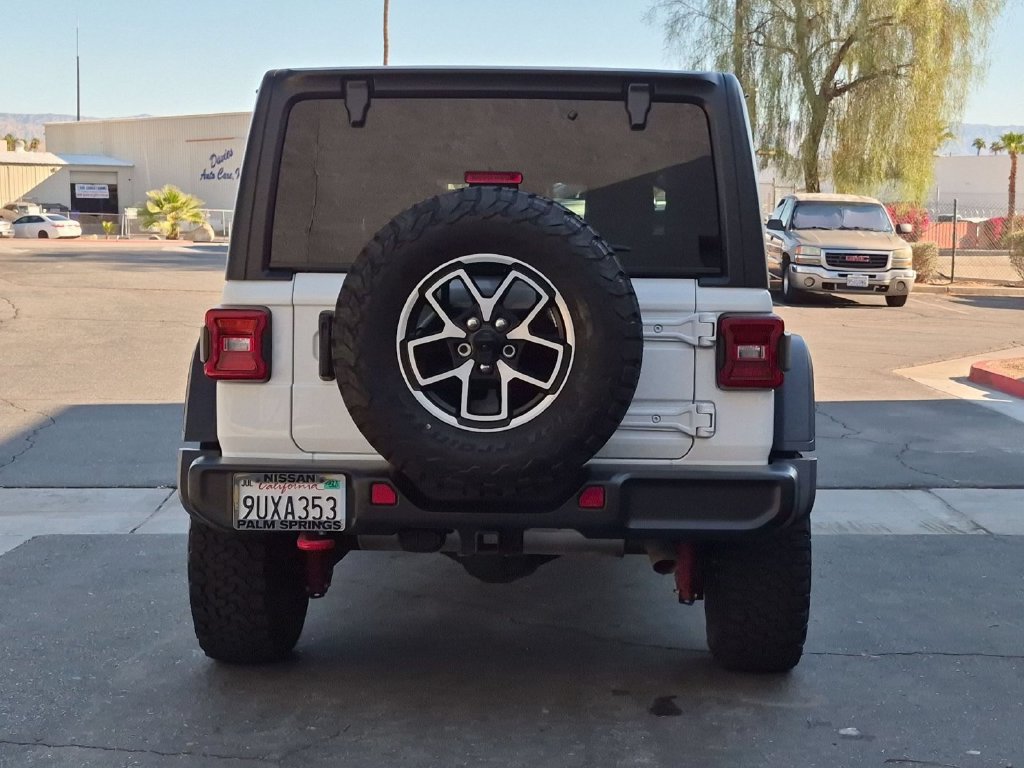 Used 2025 Jeep Wrangler Unlimited Rubicon AWD/4WD image 4